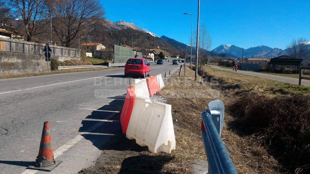 Voragine sulla provinciale a Clusone