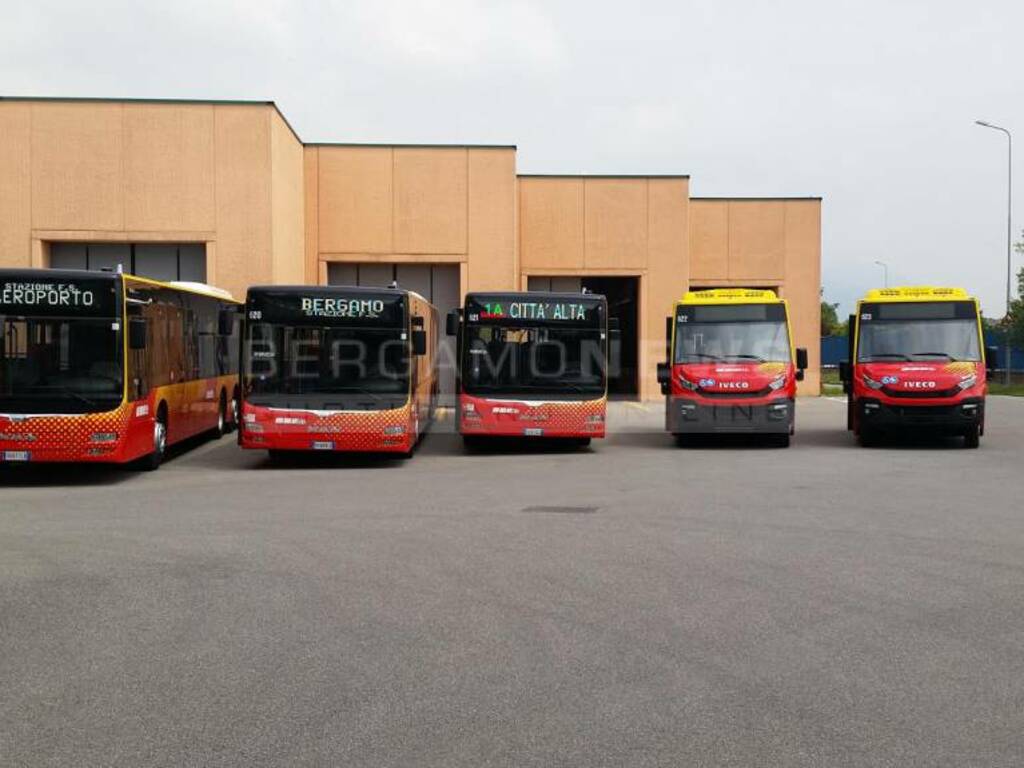 Atb, presentati 5 autobus a Gasolio