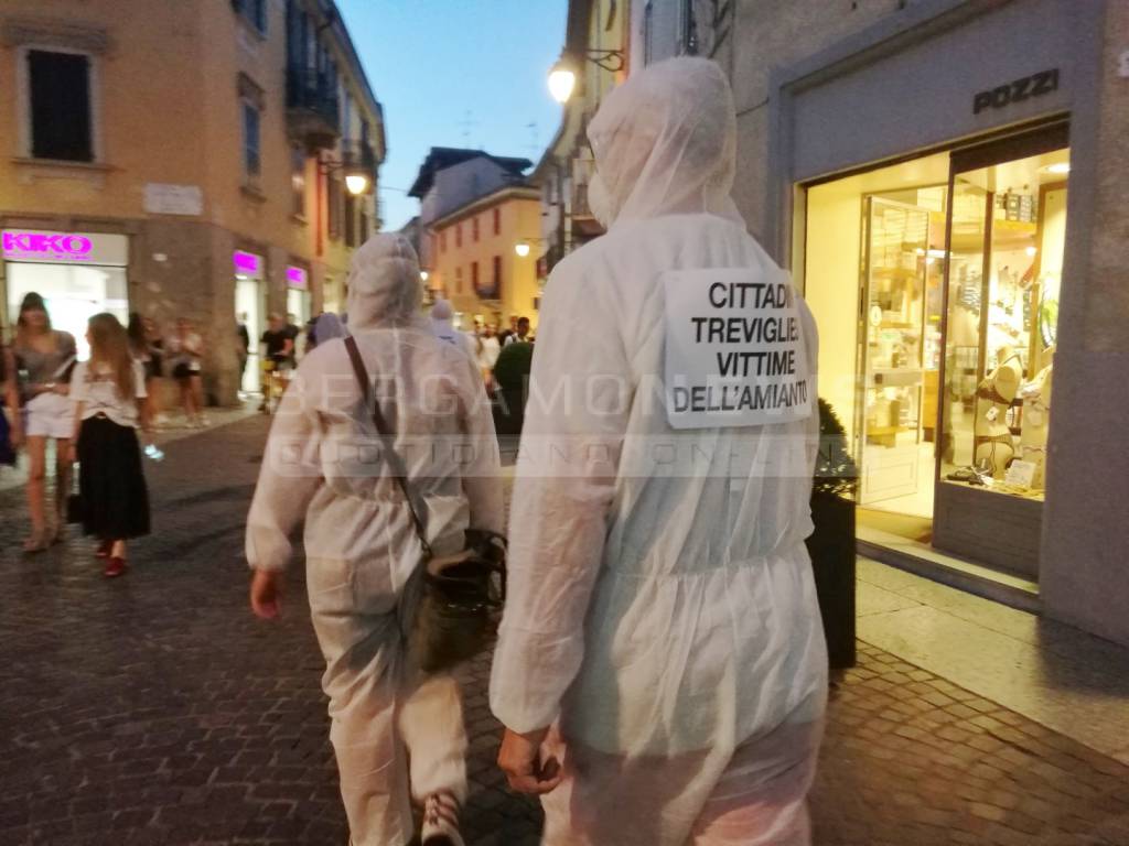 Flash-mob a Treviglio contro la discarica di amianto