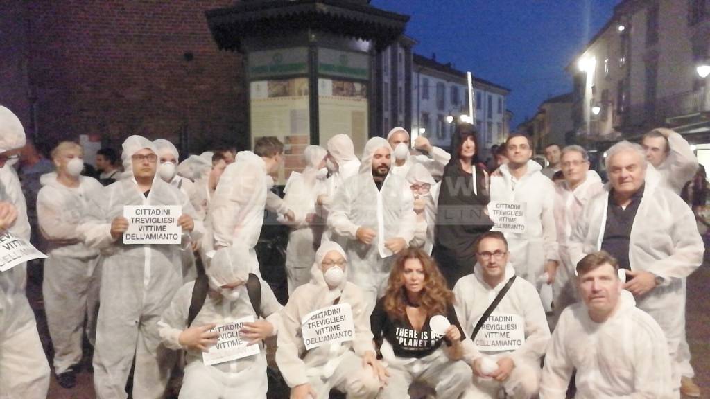 Flash-mob a Treviglio contro la discarica di amianto