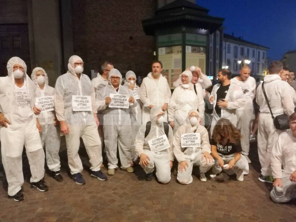 Flash-mob a Treviglio contro la discarica di amianto