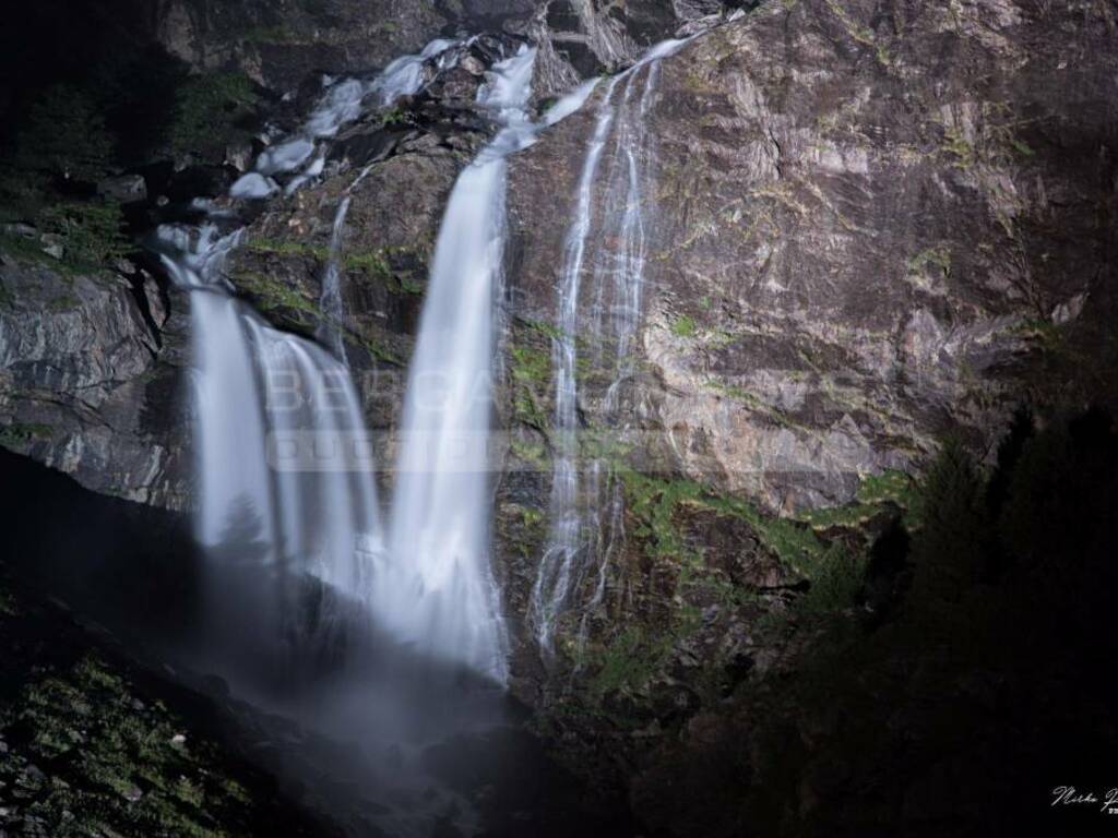 Le Cascate in notturna