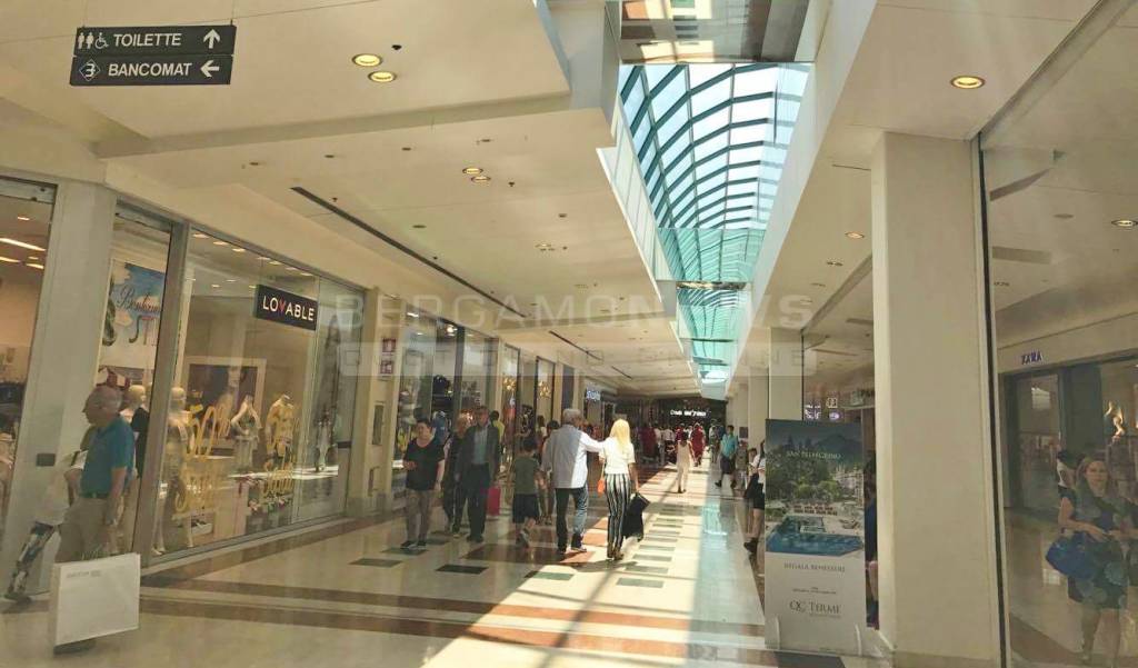 Oriocenter, niente pienone nel primo giorno di saldi