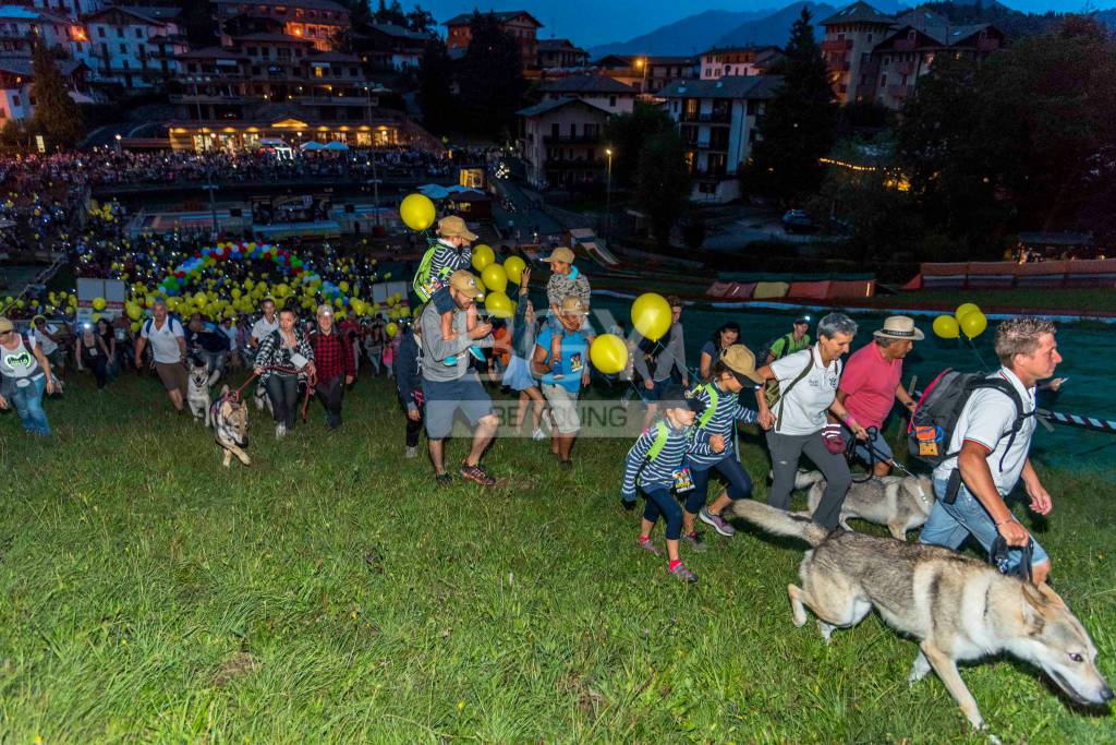 Selvino_ A spasso con i lupi