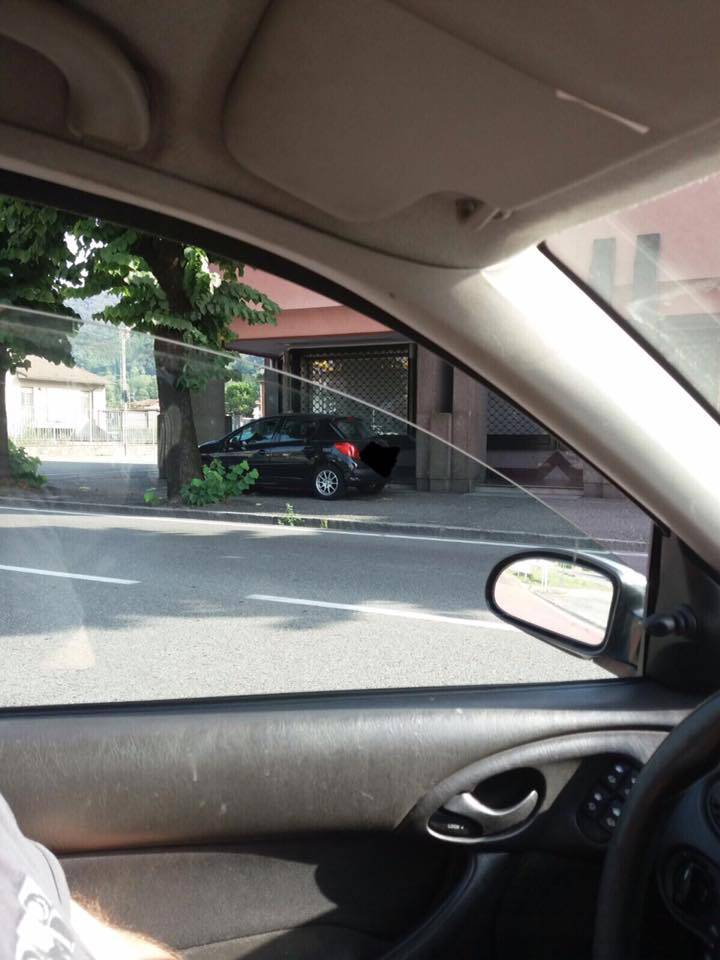 parcheggio selvaggio a  Cisano