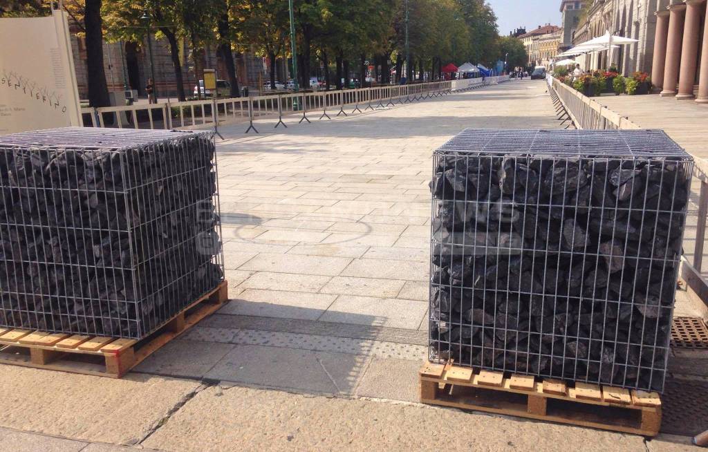 Blocchi di pietra anti-terrorismo per la StraBergamo