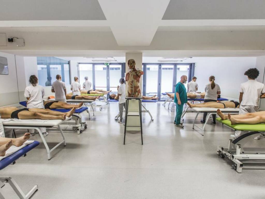 Il massaggiatore e capo bagnino degli stabilimenti idroterapici: antica e “moderna” professione