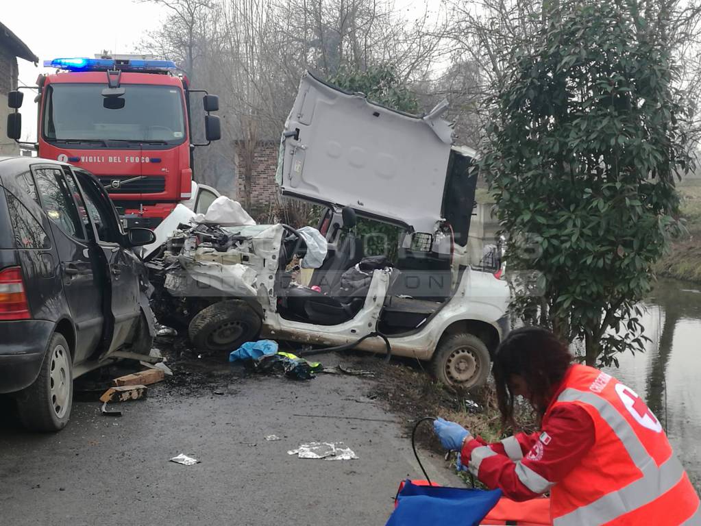 Calcio, incidente tra Panda della Posta e Mercedes