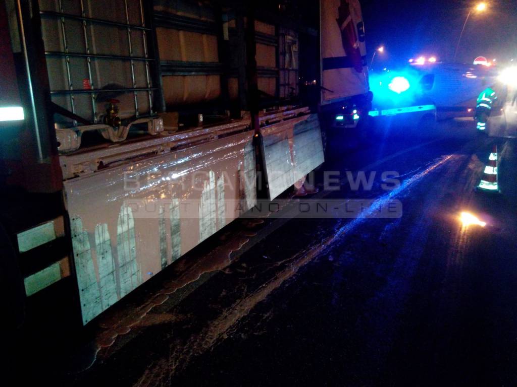 Guasto a un tir: colla in strada a Dalmine