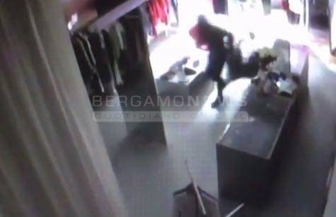 Furto alla boutique Berné: i ladri in azione