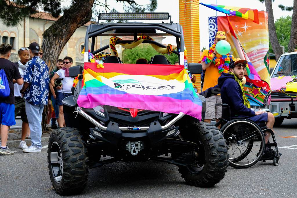 Bergamo Pride, la città si colora