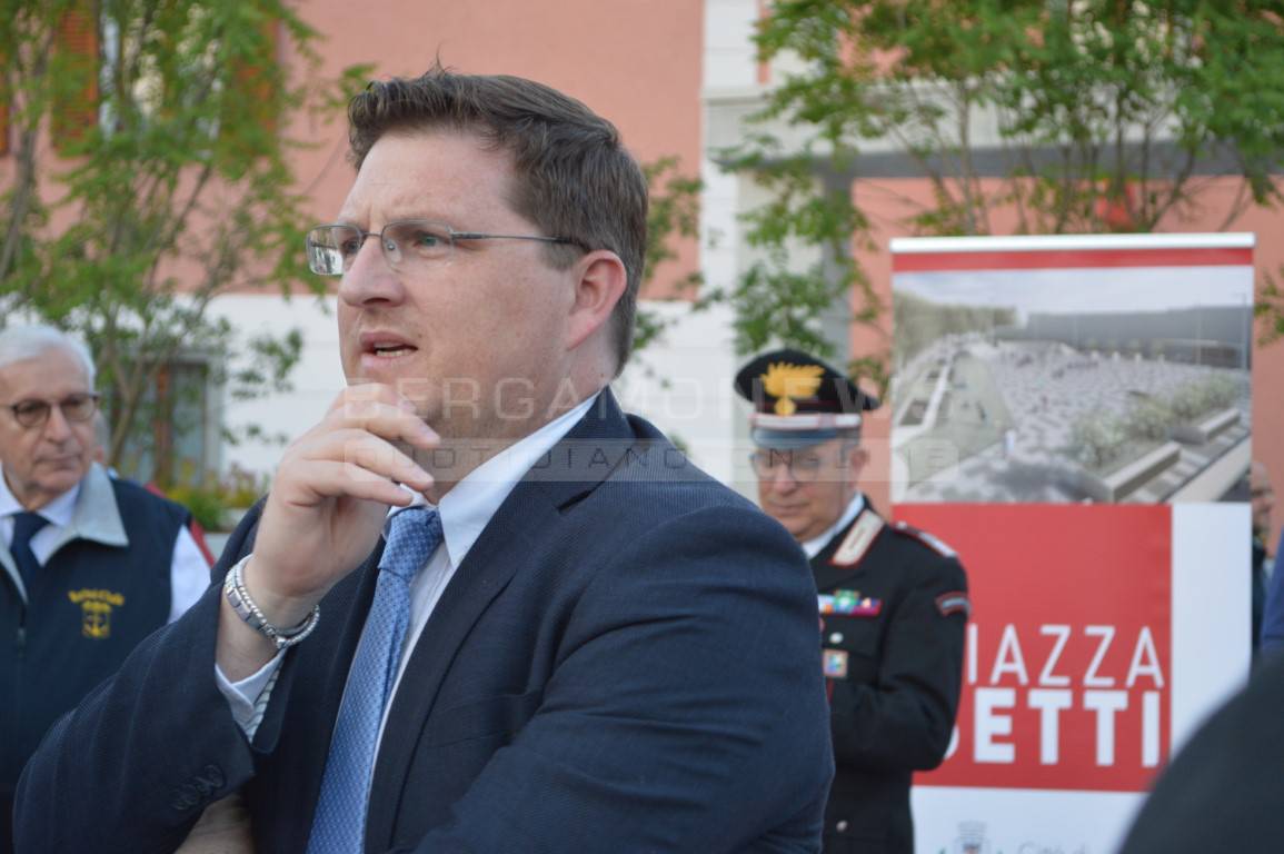 Treviglio, pienone all'inaugurazione della nuova piazza Setti