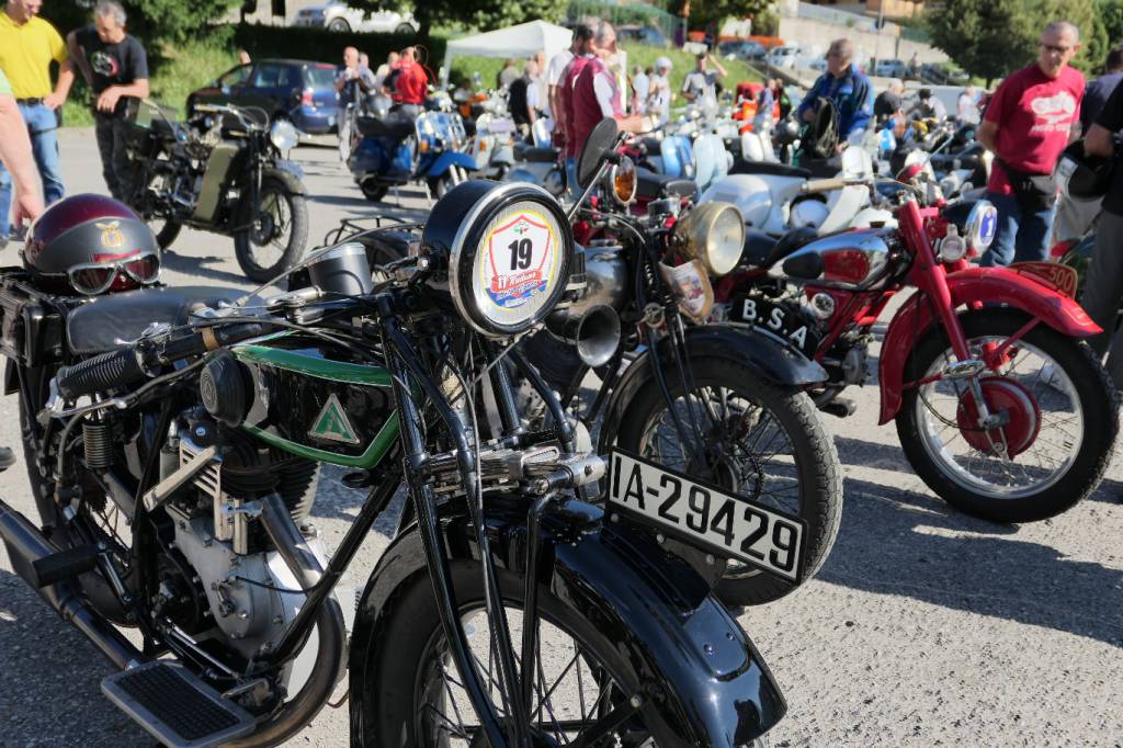 Raduno di moto d'epoca in Valle Brembana