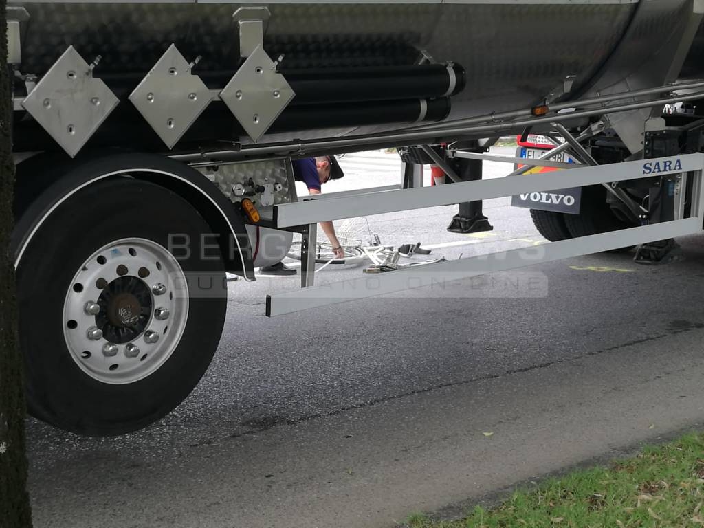 Ciclista investito a Cologno al Serio