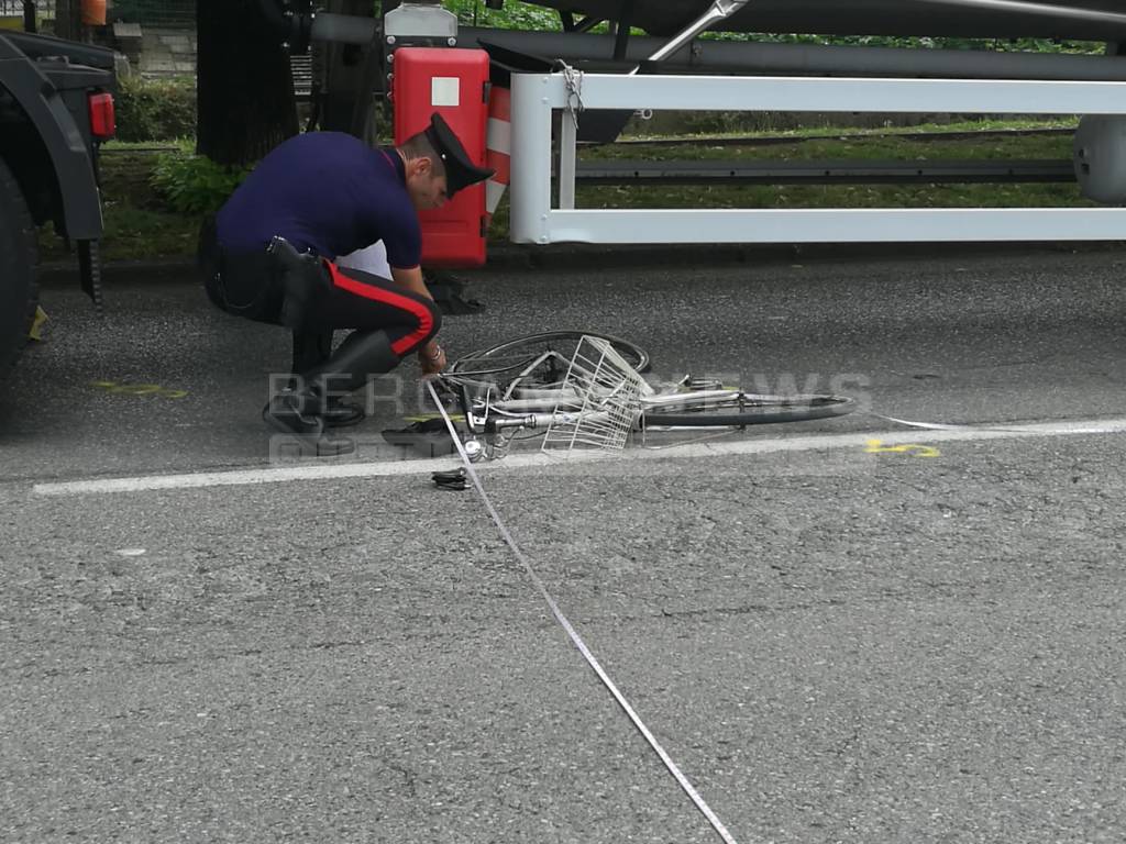 Ciclista investito a Cologno al Serio