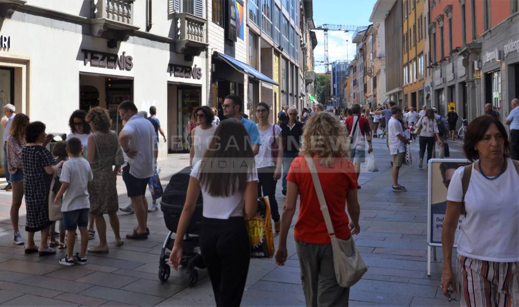 Primo giorno di saldi a Bergamo