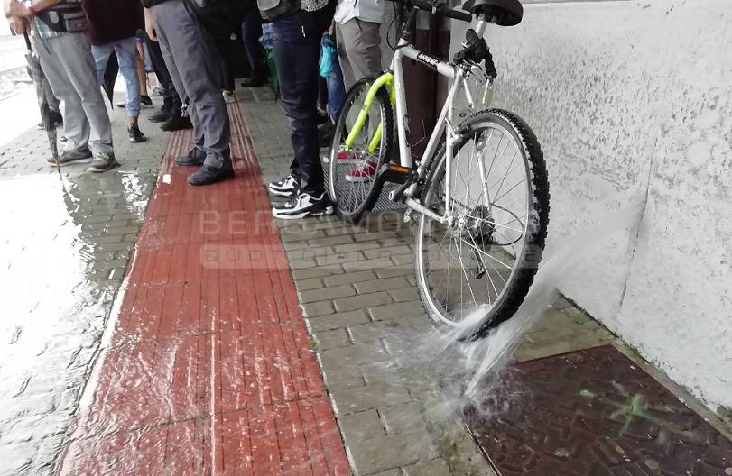 I muri della stazione di Ponte San Pietro perdono acqua