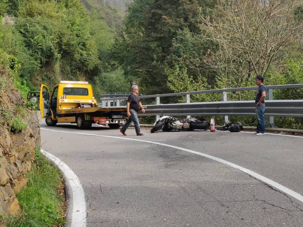 Schianto moto in Val taleggio