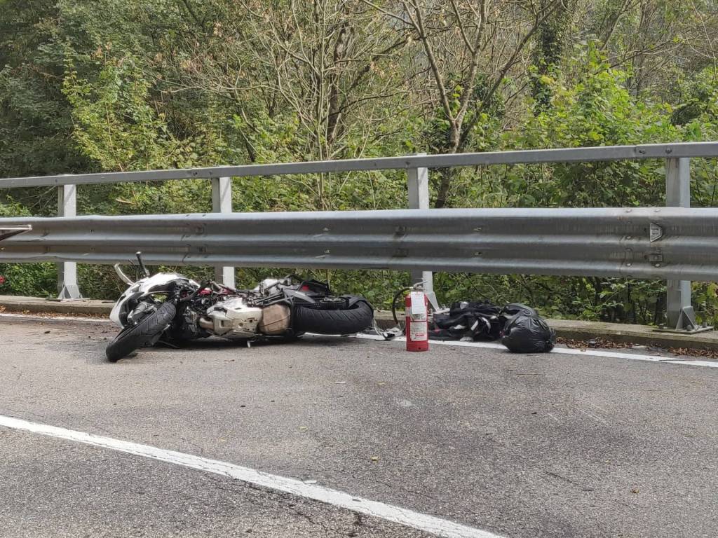 Schianto moto in Val taleggio