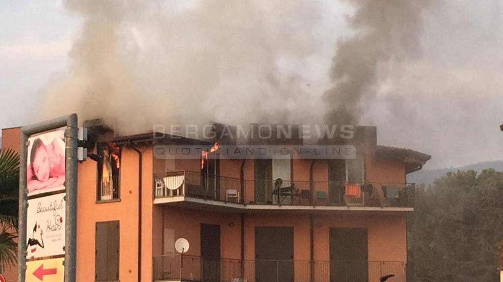 Incendio in una casa a Cenate Sotto