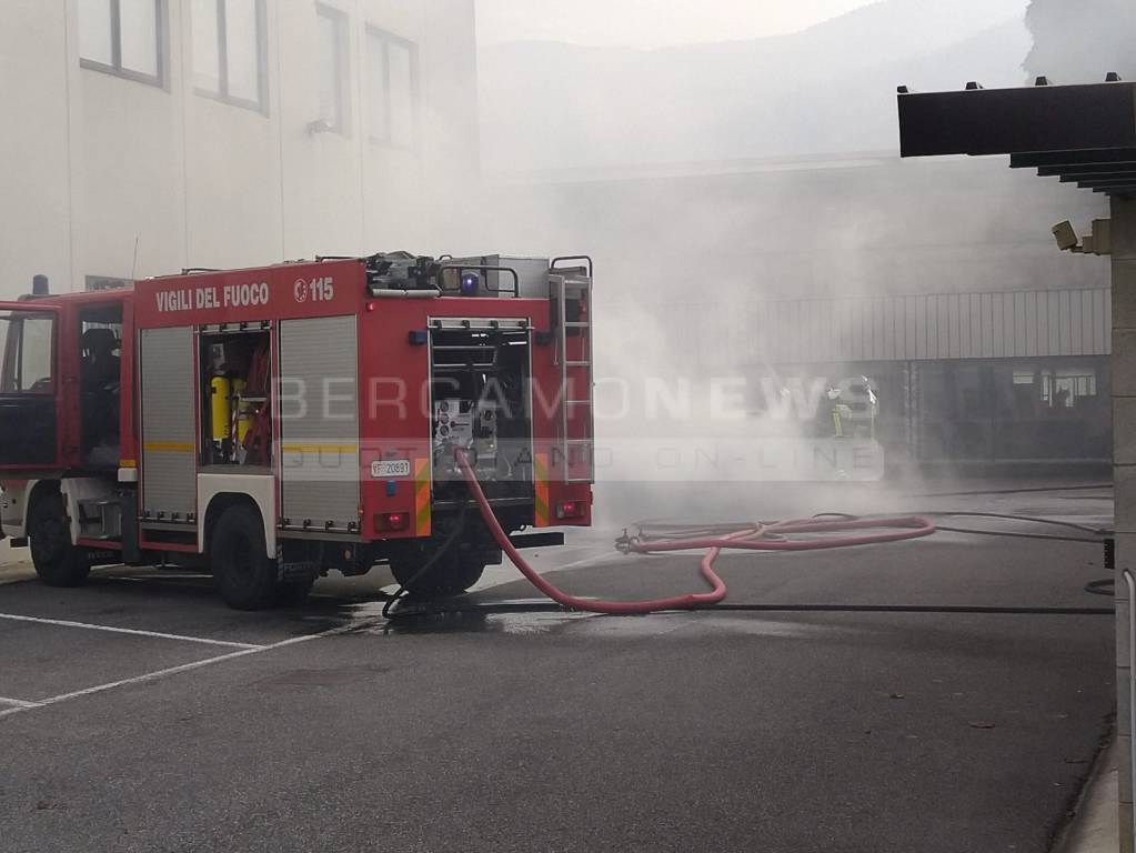 auto in fiamme a clusone