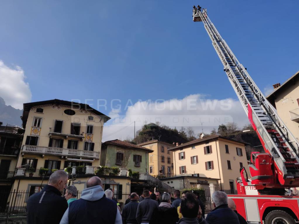 Esplosione in una palazzina a San Giovanni Bianco