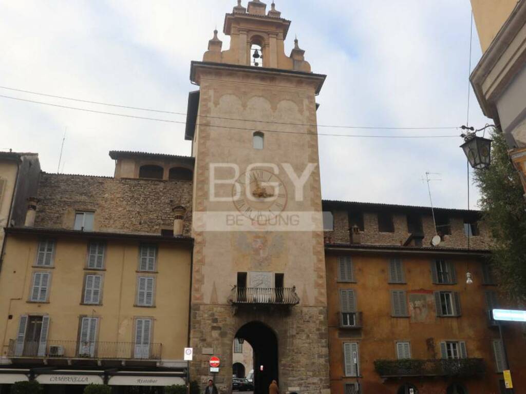 Torre della Campanella - Piazza Mascheroni