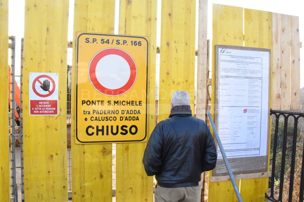 Ponte di Calusco, la manifestazione di cittadini e istituzioni