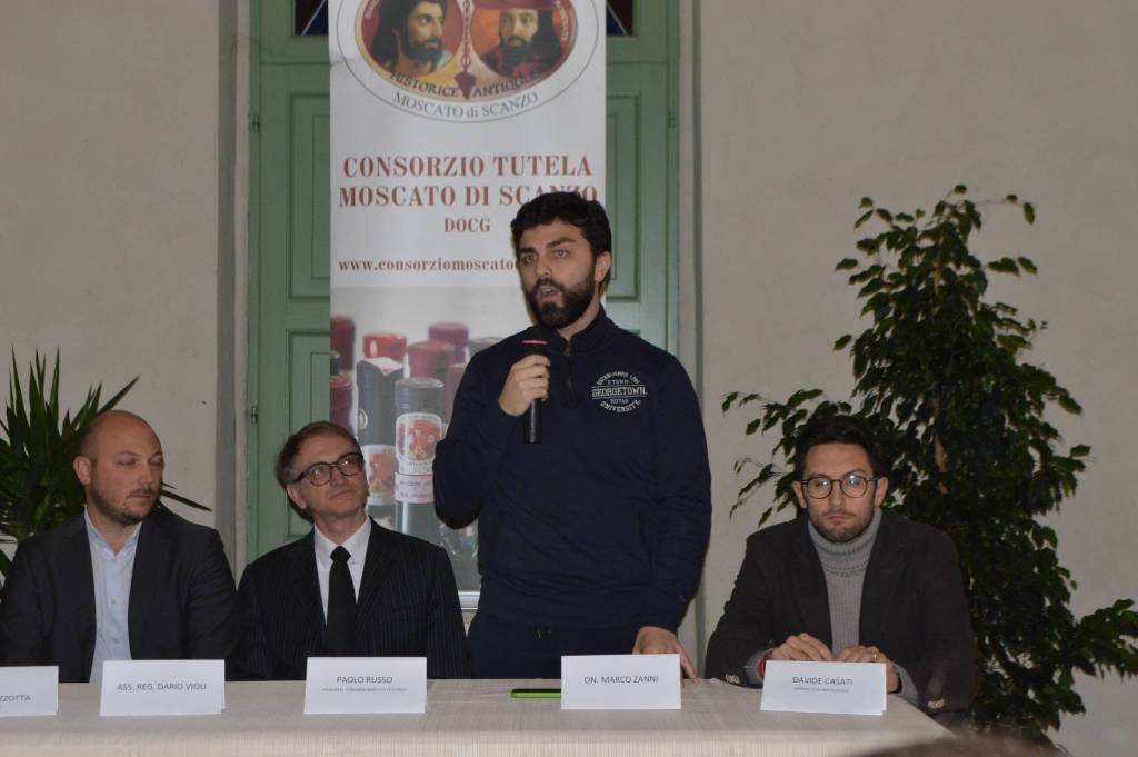 Presentato il bicchiere del Moscato di Scanzo