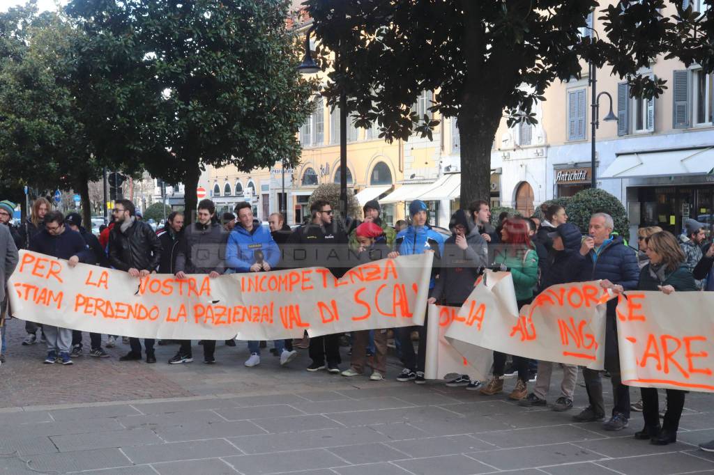 Protesta abitanti Vilminore di Scalve