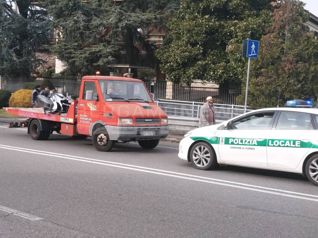 Scontro tra auto e moto a Curno