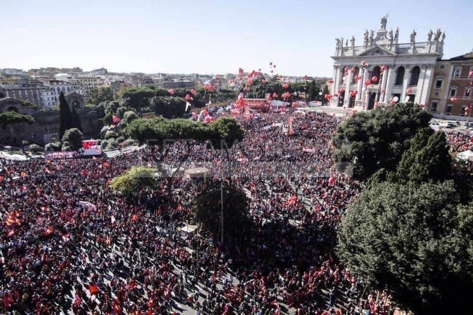 Sindacati uniti in piazza contro il Governo