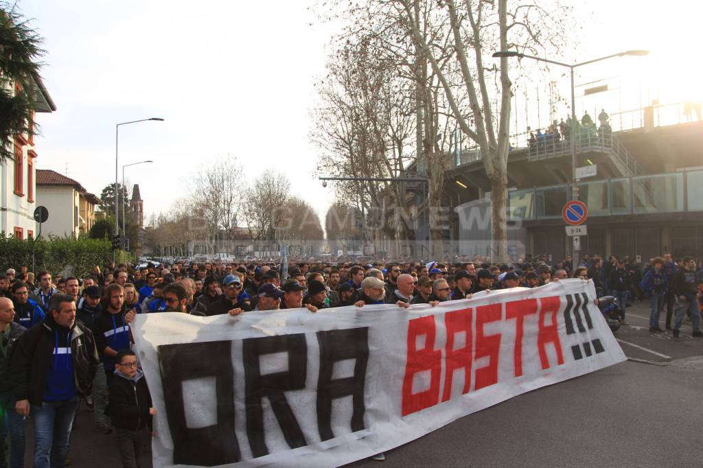 Atalanta-Fiorentina, il corteo dei tifosi