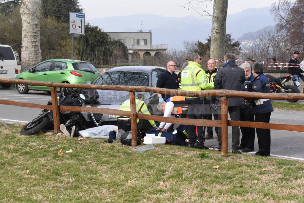 Città Alta, scontro auto-moto lungo le Mura: muore un uomo