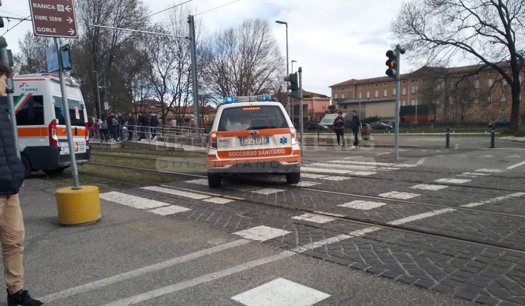 Studente investito dal tram