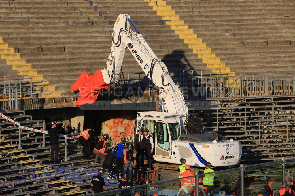 Addio Curva Nord, al via la demolizione