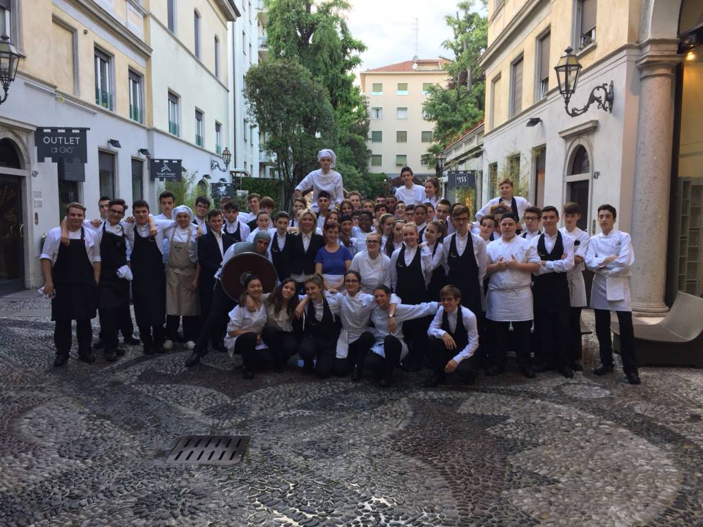 iSchool festeggia 7 anni con un evento a tema viaggio tra cibo e fotografia