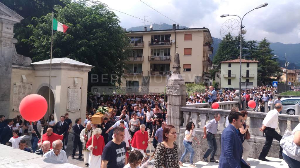 Ardesio, i funerali di Davide Fornoni