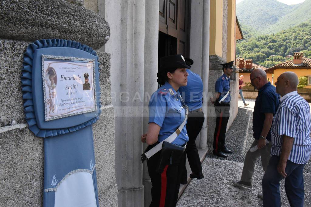 Benedizione della salma del carabiniere ucciso