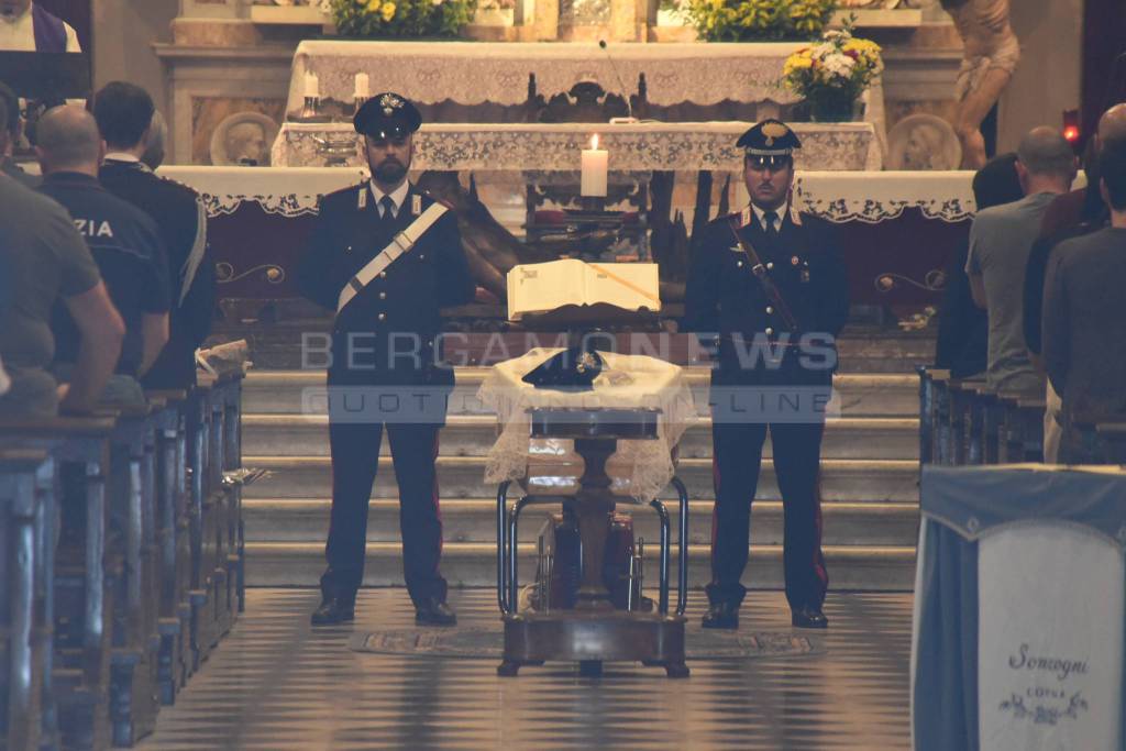 Benedizione della salma del carabiniere ucciso