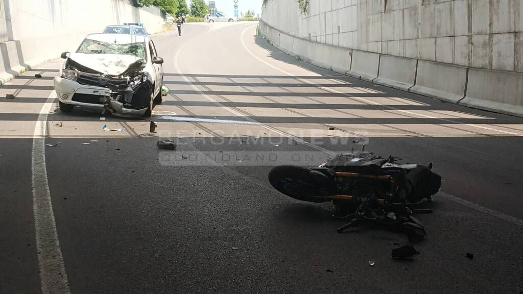 Treviglio, schianto auto-moto al sottopasso Brebemi