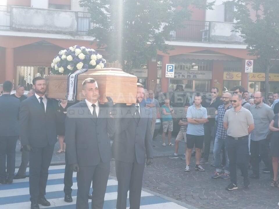 A Terno l'addio a Felicita e Thomas, mamma e figlio morti insieme