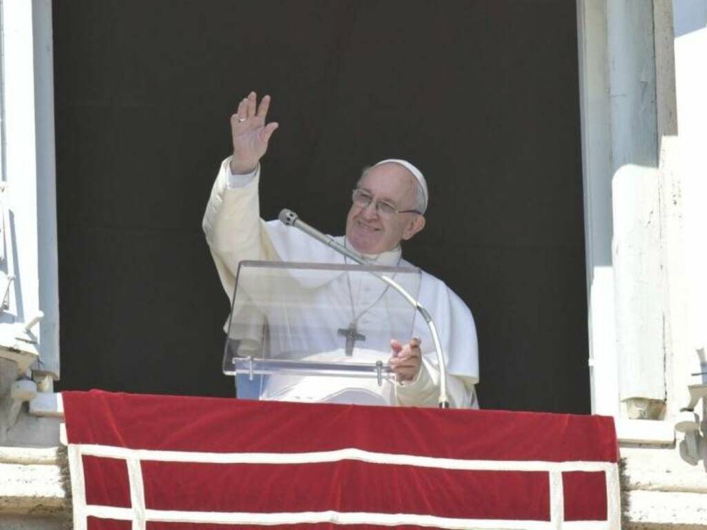 All'Angelus il Papa