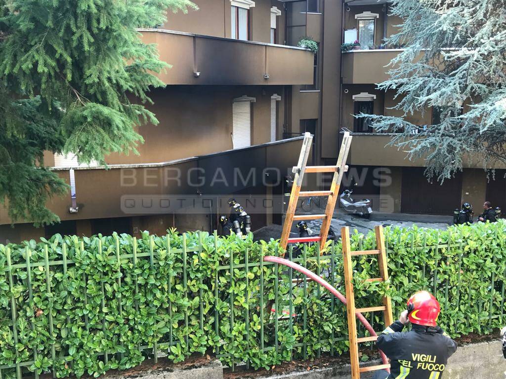 Incendio in palazzina a Curno