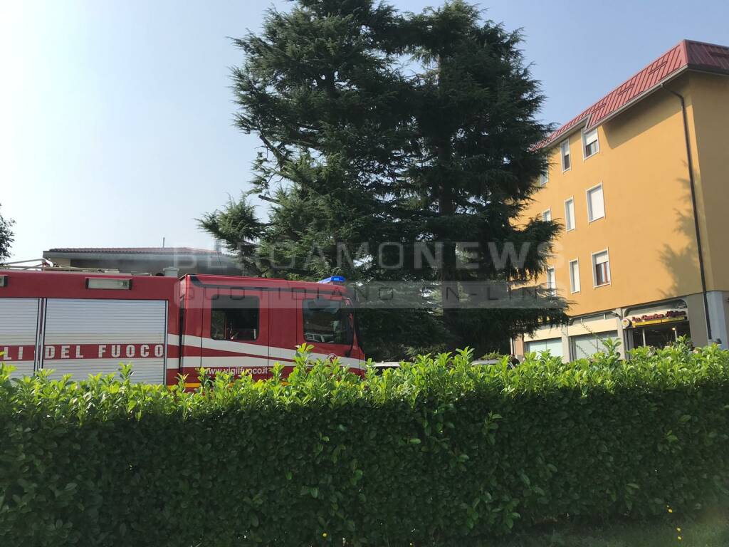 Incendio in palazzina a Curno