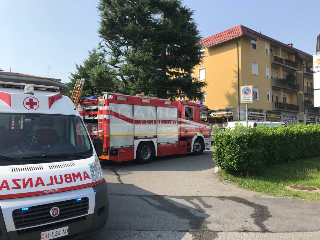 Incendio in palazzina a Curno