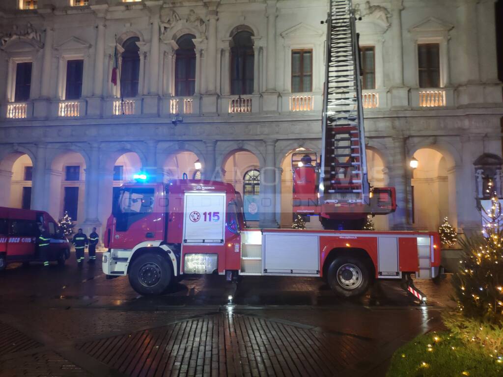 Allarme fumo sulla biblioteca Mai