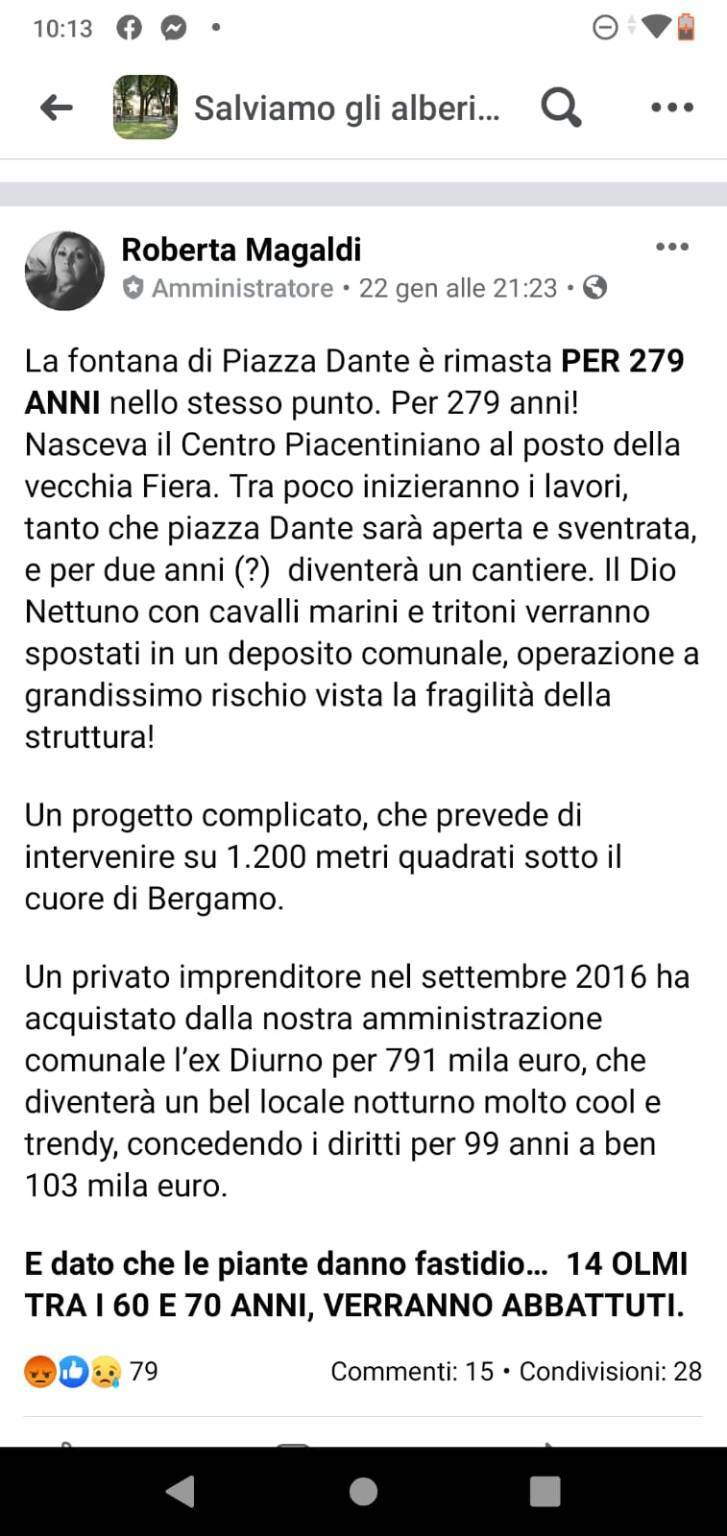 I tamburi di Cascina Gervasoni salutare gli alberi di Piazza Dante