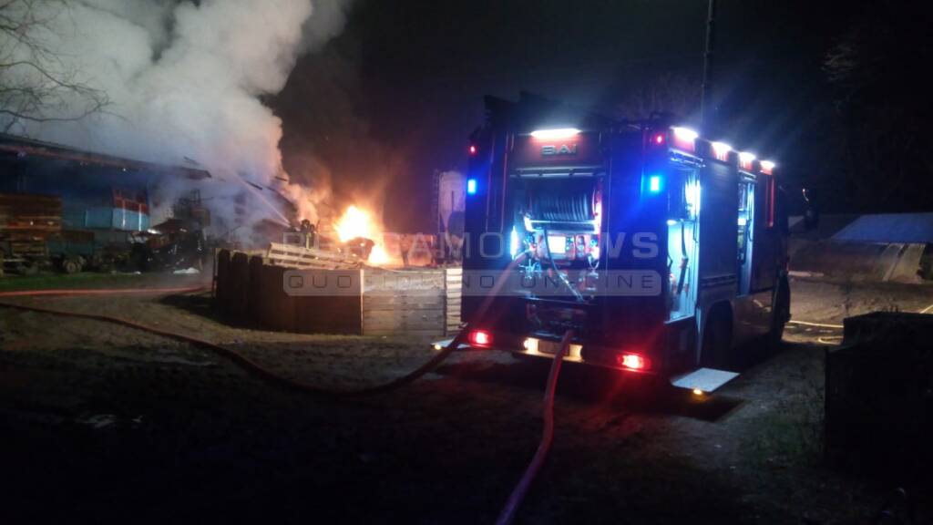 incendio a romano di lombardia 