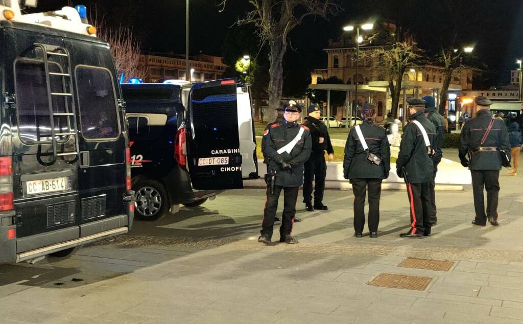 Carabinieri alla stazione di Bergamo